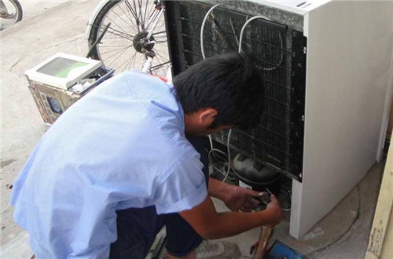 真空断路器在电力系统中的作用不容小觑，但其具体工作原理和应用优势往往让人感到困惑。今天我们就来深入解析一下。
